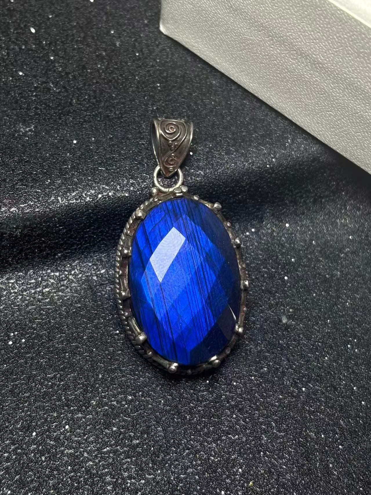 Premium Natural Labradorite Pendant with Blue Glow Handcrafted in 925 Sterling Silver