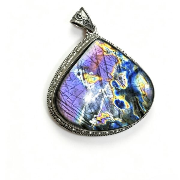 Color Shine Labradorite Vintage Silver Pendant