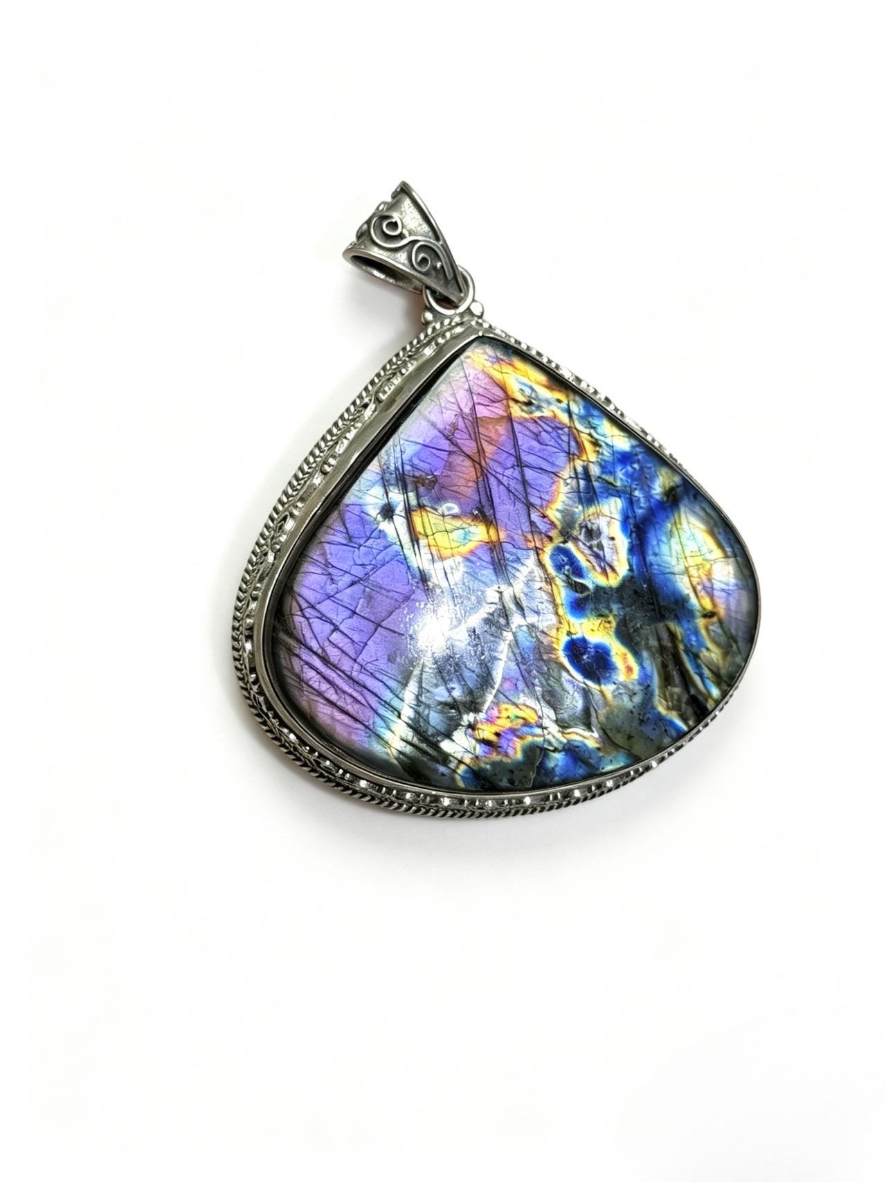 Color Shine Labradorite Vintage Silver Pendant